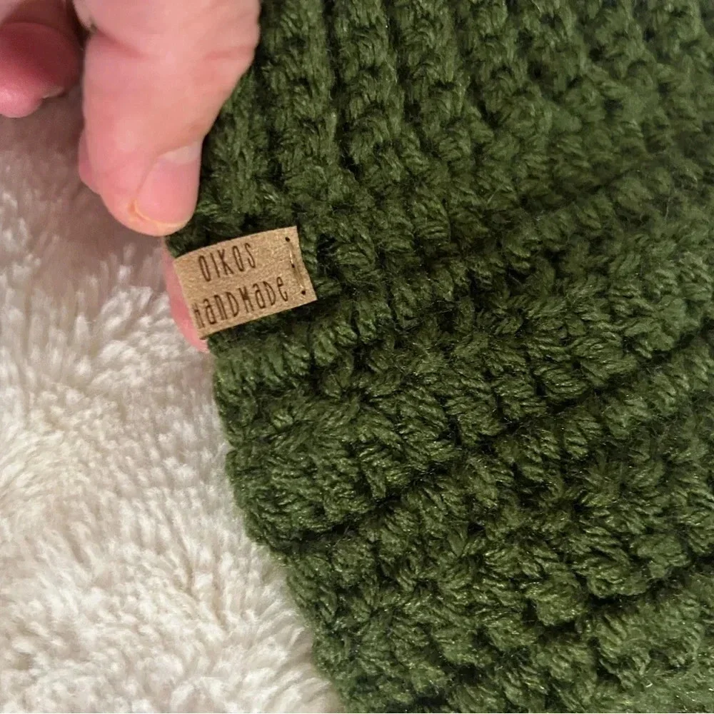 The very sweetest and gorgeously hand knit crocheted winter hat. Like new!